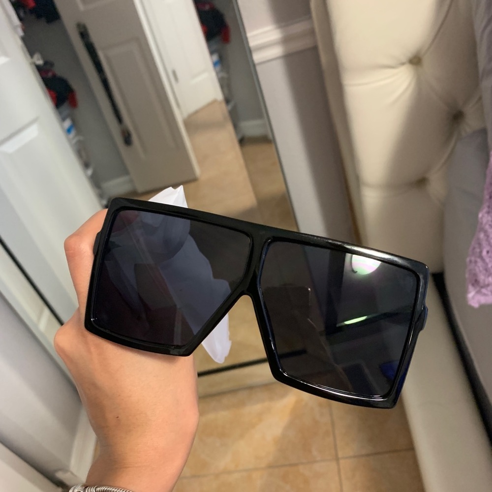 Oversized sun glasses